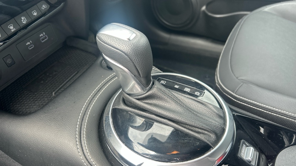 Nissan Juke 1.6 Hybrid Tekna 5dr Auto Hybrid Hatchback - Image 13