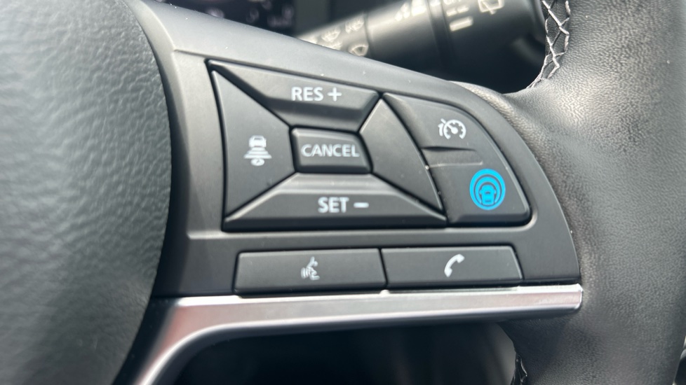 Nissan Juke 1.6 Hybrid Tekna 5dr Auto Hybrid Hatchback - Image 24