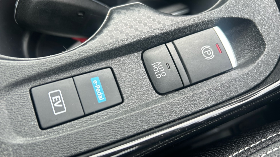 Nissan Juke 1.6 Hybrid Tekna 5dr Auto Hybrid Hatchback - Image 33