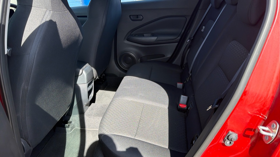 Nissan Juke 1.0 DiG-T Acenta Premium 5dr DCT Petrol Hatchback - Image 16