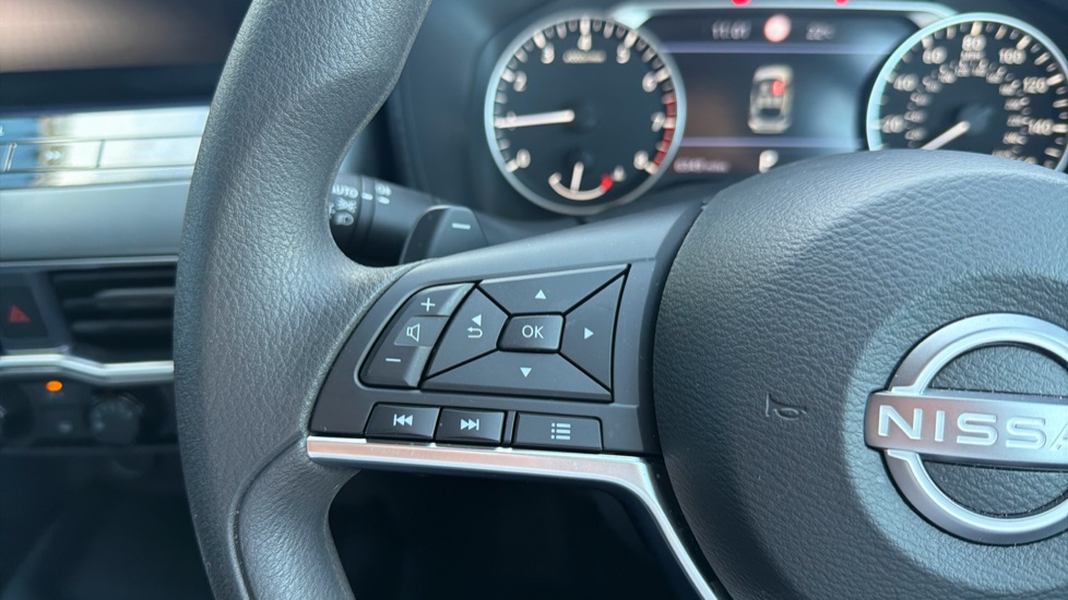 Nissan Juke 1.0 DiG-T Acenta Premium 5dr DCT Petrol Hatchback - Image 27