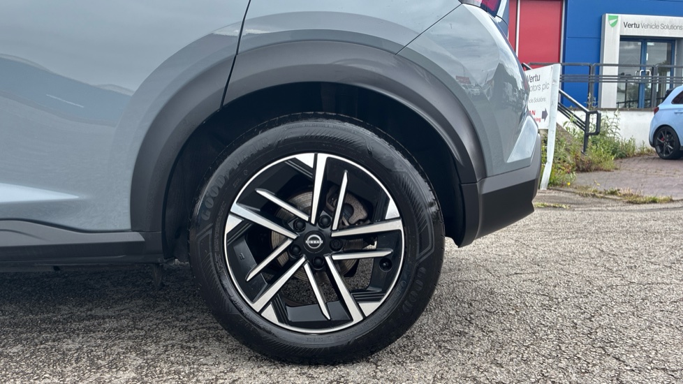 Nissan Juke 1.6 Hybrid N-Connecta 5dr Auto Hybrid Hatchback - Image 7