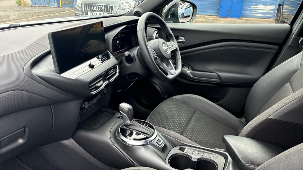 Nissan Juke 1.6 Hybrid N-Connecta 5dr Auto Hybrid Hatchback - Image 9
