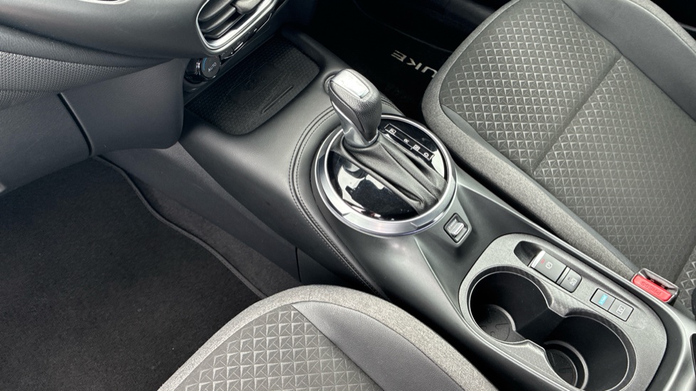 Nissan Juke 1.6 Hybrid N-Connecta 5dr Auto Hybrid Hatchback - Image 13