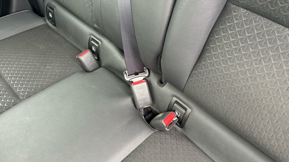 Nissan Juke 1.6 Hybrid N-Connecta 5dr Auto Hybrid Hatchback - Image 17