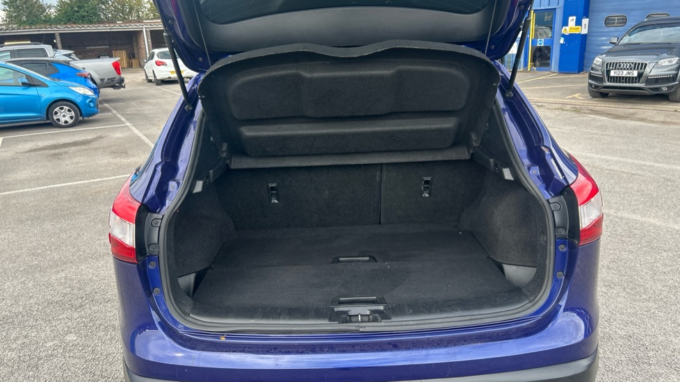 Nissan Qashqai 1.6 DiG-T Tekna [Non-Panoramic] 5dr Petrol Hatchback - Image 4