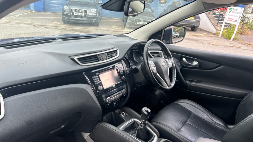 Nissan Qashqai 1.6 DiG-T Tekna [Non-Panoramic] 5dr Petrol Hatchback - Image 9