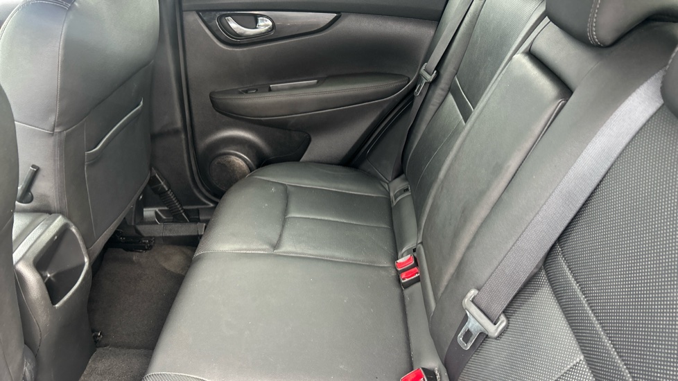 Nissan Qashqai 1.6 DiG-T Tekna [Non-Panoramic] 5dr Petrol Hatchback - Image 16