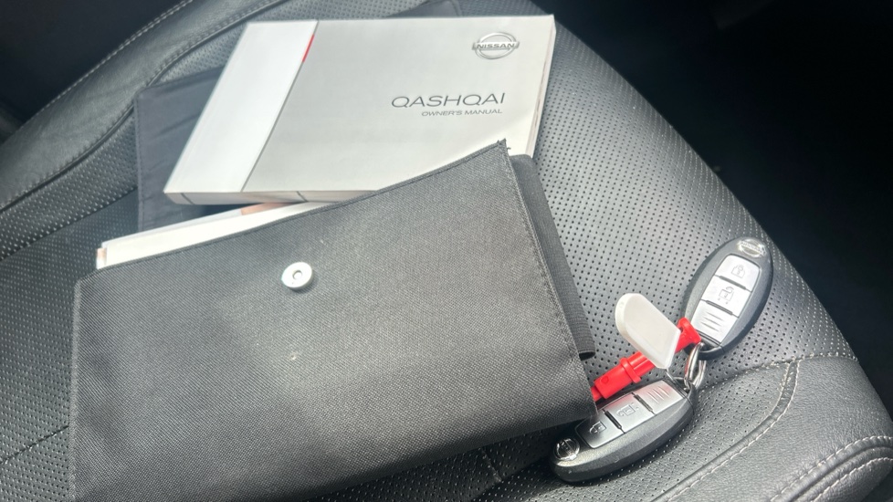 Nissan Qashqai 1.6 DiG-T Tekna [Non-Panoramic] 5dr Petrol Hatchback - Image 19