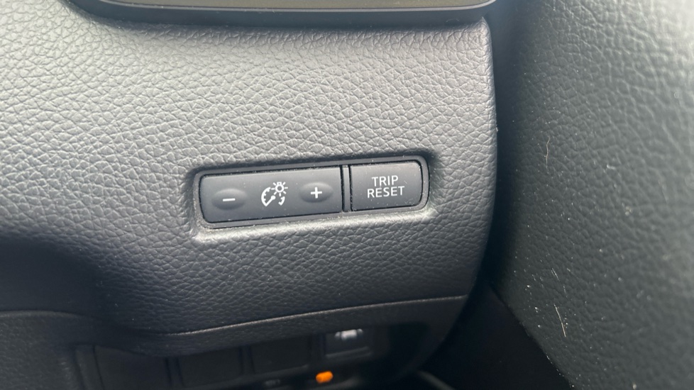 Nissan Qashqai 1.6 DiG-T Tekna [Non-Panoramic] 5dr Petrol Hatchback - Image 27
