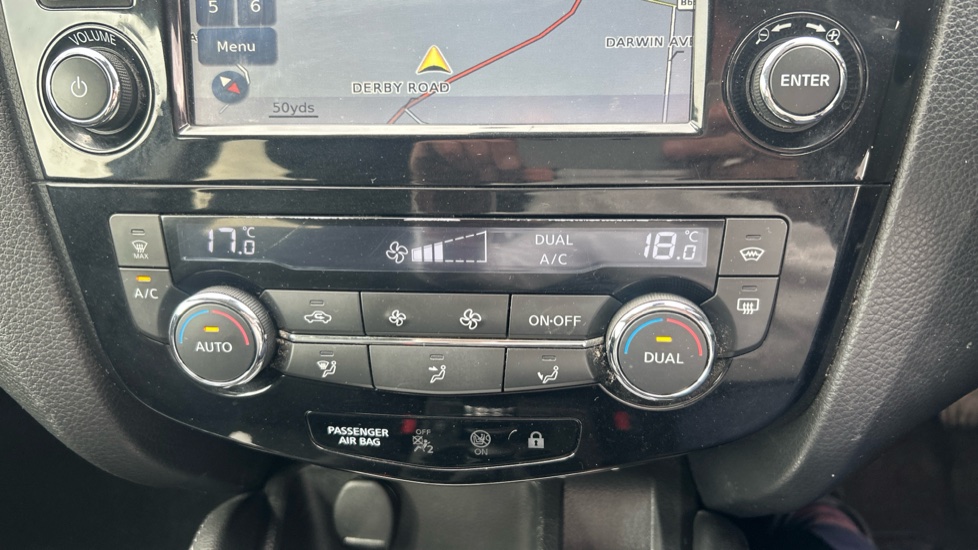 Nissan Qashqai 1.6 DiG-T Tekna [Non-Panoramic] 5dr Petrol Hatchback - Image 31