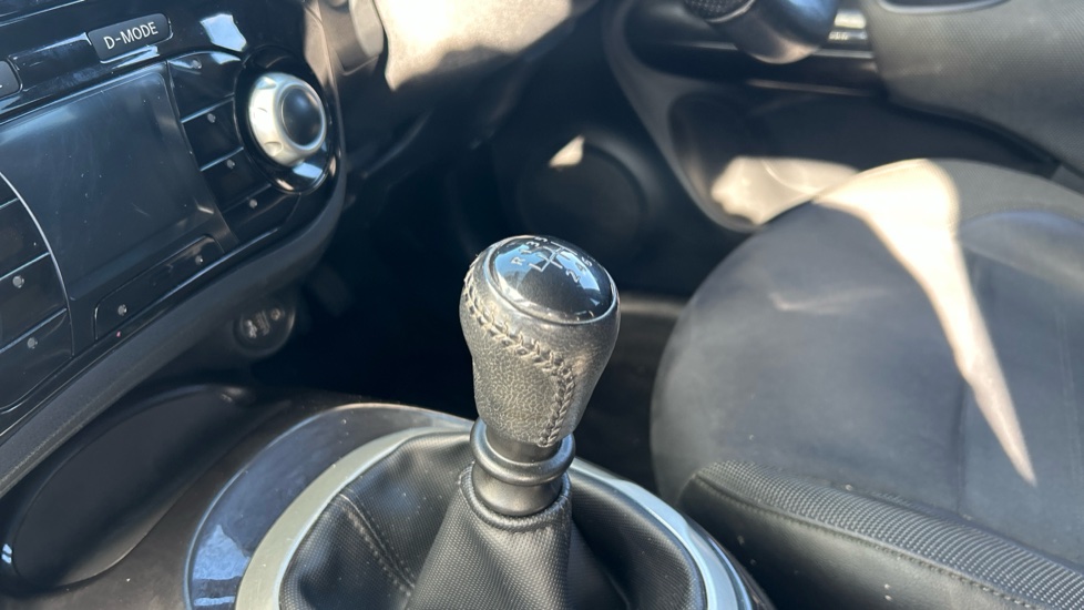 Nissan Juke 1.2 DiG-T N-Connecta 5dr Petrol Hatchback - Image 13