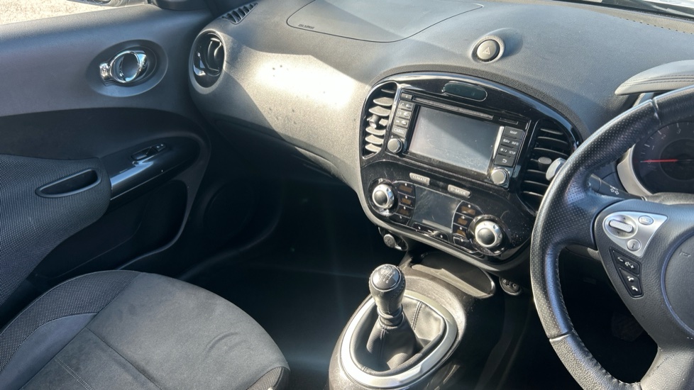 Nissan Juke 1.2 DiG-T N-Connecta 5dr Petrol Hatchback - Image 14