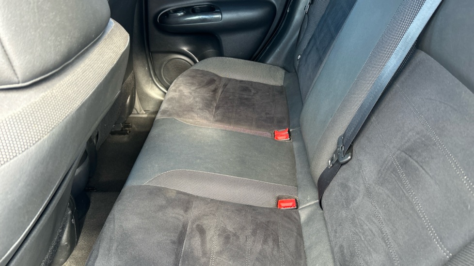 Nissan Juke 1.2 DiG-T N-Connecta 5dr Petrol Hatchback - Image 16