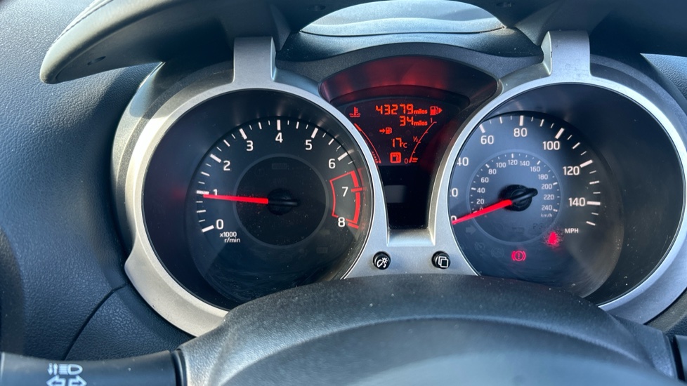 Nissan Juke 1.2 DiG-T N-Connecta 5dr Petrol Hatchback - Image 18
