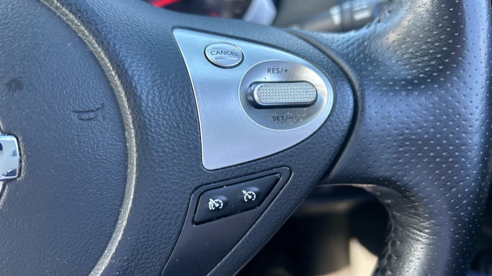 Nissan Juke 1.2 DiG-T N-Connecta 5dr Petrol Hatchback - Image 23