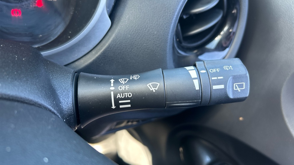 Nissan Juke 1.2 DiG-T N-Connecta 5dr Petrol Hatchback - Image 26