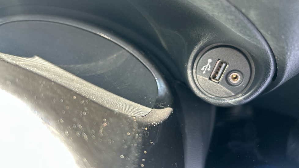 Nissan Juke 1.2 DiG-T N-Connecta 5dr Petrol Hatchback - Image 29