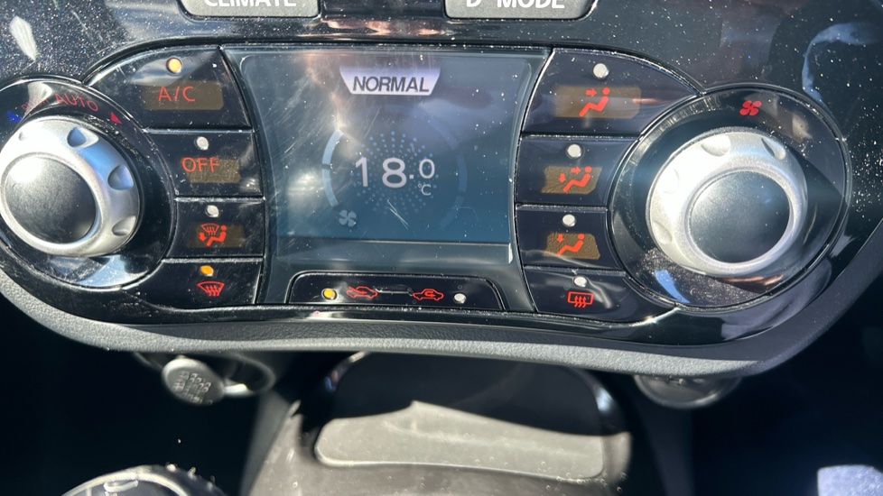 Nissan Juke 1.2 DiG-T N-Connecta 5dr Petrol Hatchback - Image 31