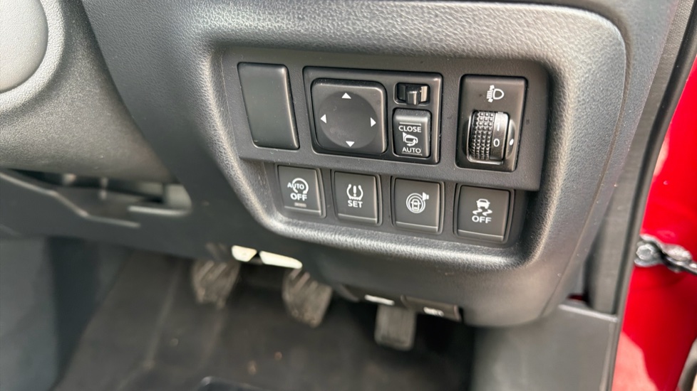 Nissan Juke 1.5 dCi Tekna 5dr Diesel Hatchback - Image 28