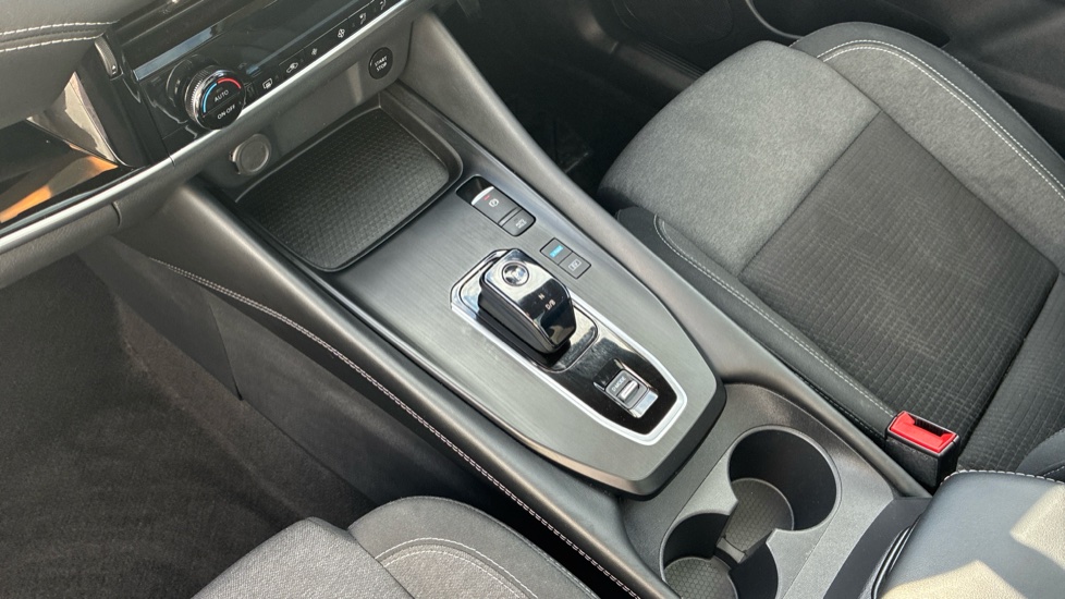 Nissan Qashqai 1.5 E-Power N-Connecta 5dr Auto Hybrid Hatchback - Image 13