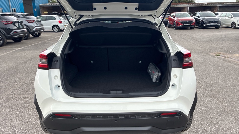 Nissan Juke 1.6 Hybrid N-Connecta 5dr Auto Hybrid Hatchback - Image 4