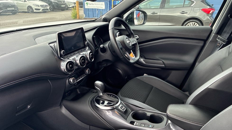 Nissan Juke 1.6 Hybrid N-Connecta 5dr Auto Hybrid Hatchback - Image 9