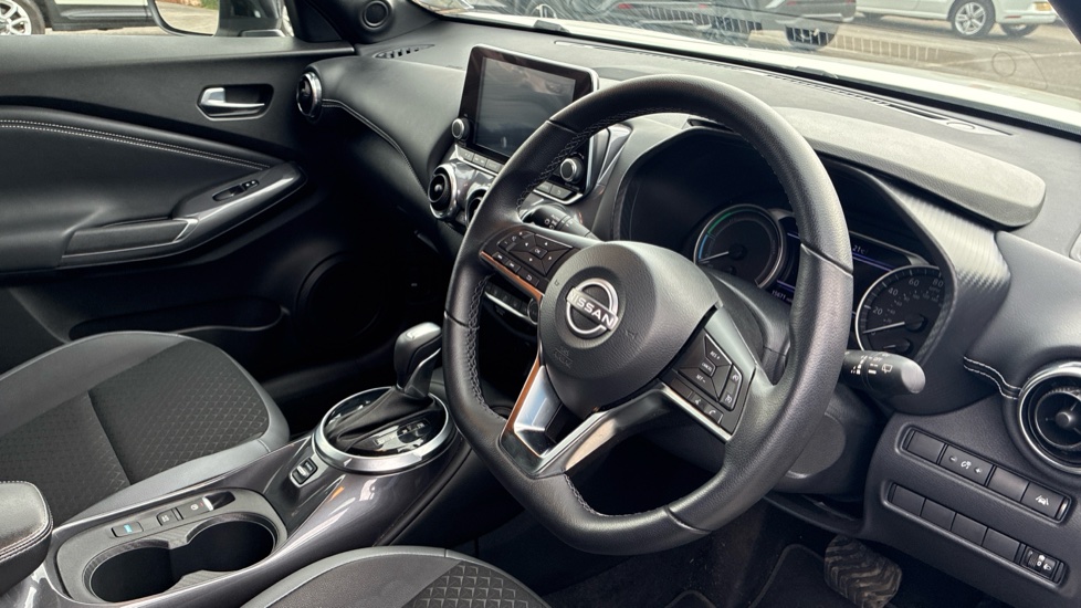 Nissan Juke 1.6 Hybrid N-Connecta 5dr Auto Hybrid Hatchback - Image 11