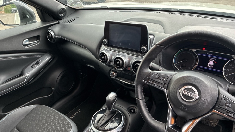Nissan Juke 1.6 Hybrid N-Connecta 5dr Auto Hybrid Hatchback - Image 14