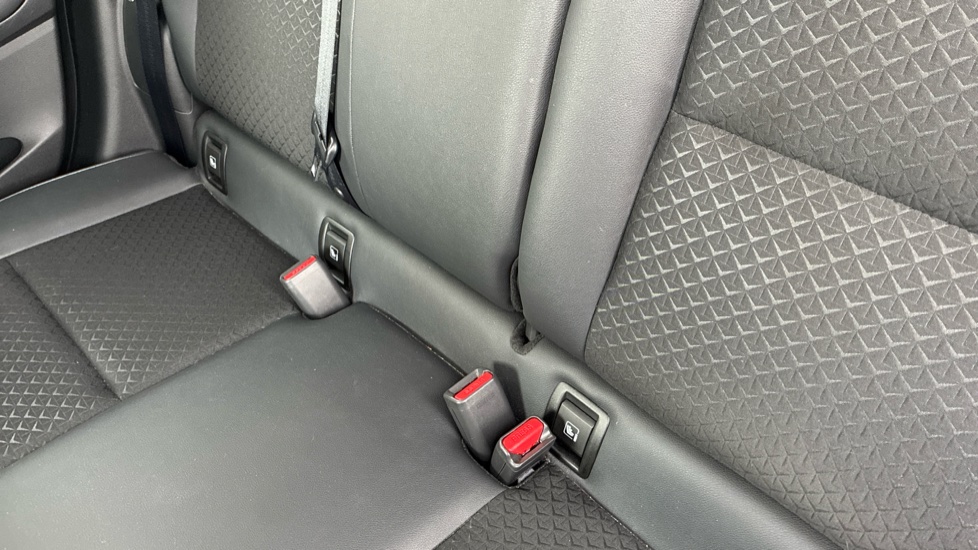 Nissan Juke 1.6 Hybrid N-Connecta 5dr Auto Hybrid Hatchback - Image 17