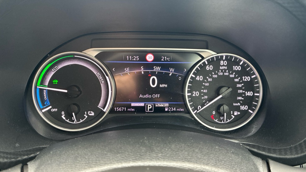Nissan Juke 1.6 Hybrid N-Connecta 5dr Auto Hybrid Hatchback - Image 18