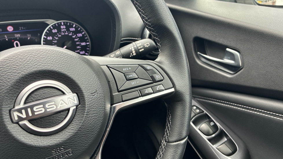 Nissan Juke 1.6 Hybrid N-Connecta 5dr Auto Hybrid Hatchback - Image 27