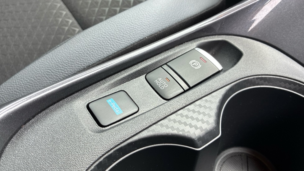 Nissan Juke 1.6 Hybrid N-Connecta 5dr Auto Hybrid Hatchback - Image 28