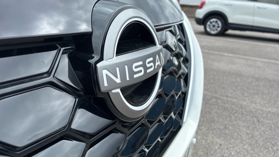 Nissan Juke 1.6 Hybrid N-Connecta 5dr Auto Hybrid Hatchback - Image 32
