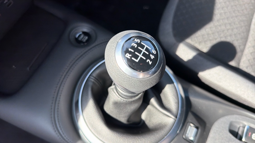 Nissan Juke 1.0 DiG-T N-Connecta 5dr Petrol Hatchback - Image 13