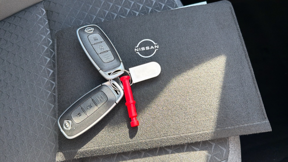 Nissan Juke 1.0 DiG-T N-Connecta 5dr Petrol Hatchback - Image 19