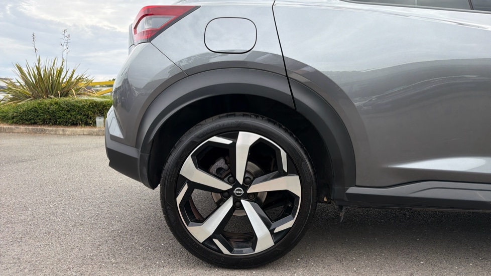 Nissan Juke 1.0 DiG-T 114 Tekna 5dr Petrol Hatchback - Image 7