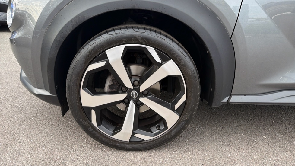 Nissan Juke 1.0 DiG-T 114 Tekna 5dr Petrol Hatchback - Image 22