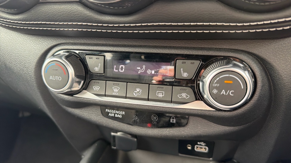 Nissan Juke 1.0 DiG-T 114 Tekna 5dr Petrol Hatchback - Image 29