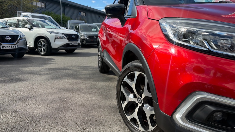 Renault Captur 0.9 TCE 90 Signature X Nav 5dr Petrol Hatchback - Image 8