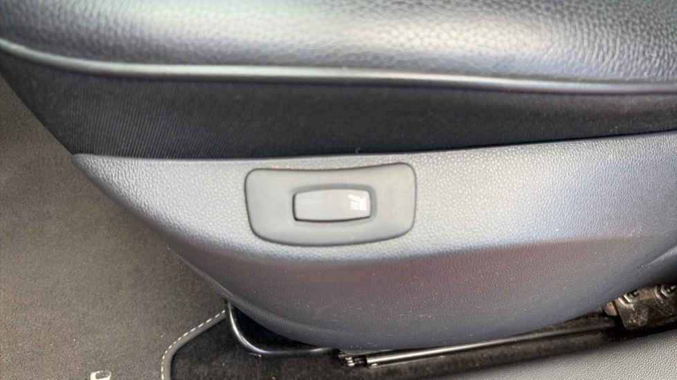 Renault Captur 0.9 TCE 90 Signature X Nav 5dr Petrol Hatchback - Image 27