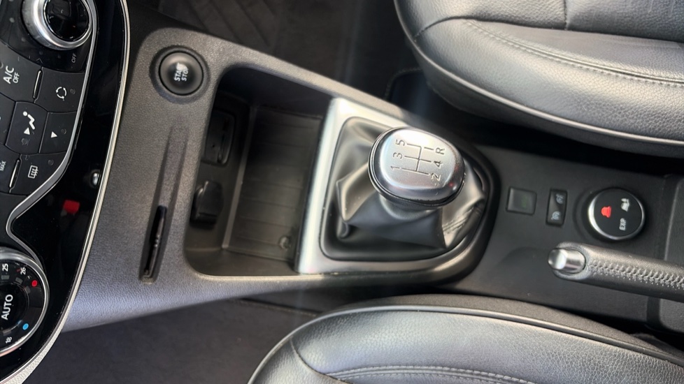 Renault Captur 0.9 TCE 90 Signature X Nav 5dr Petrol Hatchback - Image 30