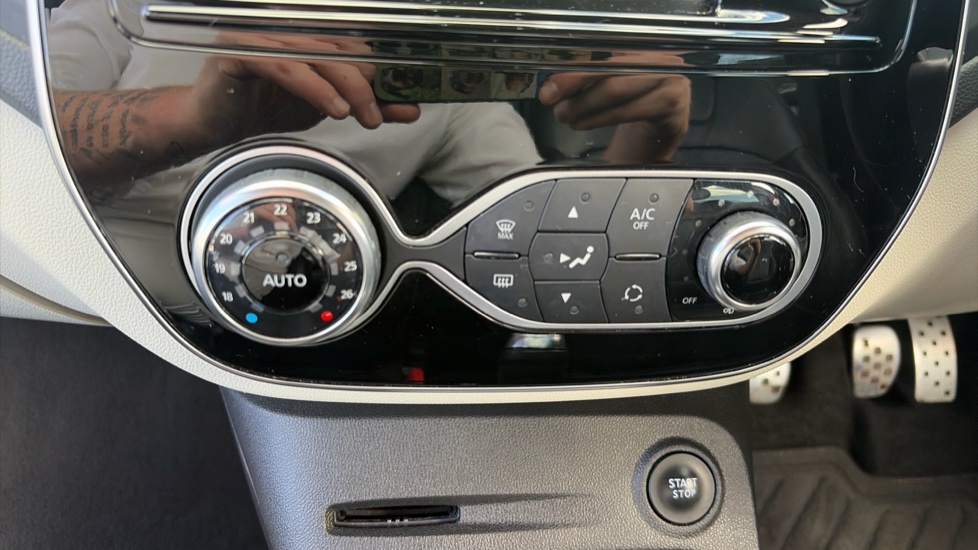 Renault Captur 0.9 TCE 90 Signature X Nav 5dr Petrol Hatchback - Image 37