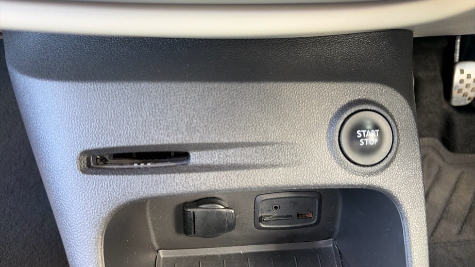 Renault Captur 0.9 TCE 90 Signature X Nav 5dr Petrol Hatchback - Image 38