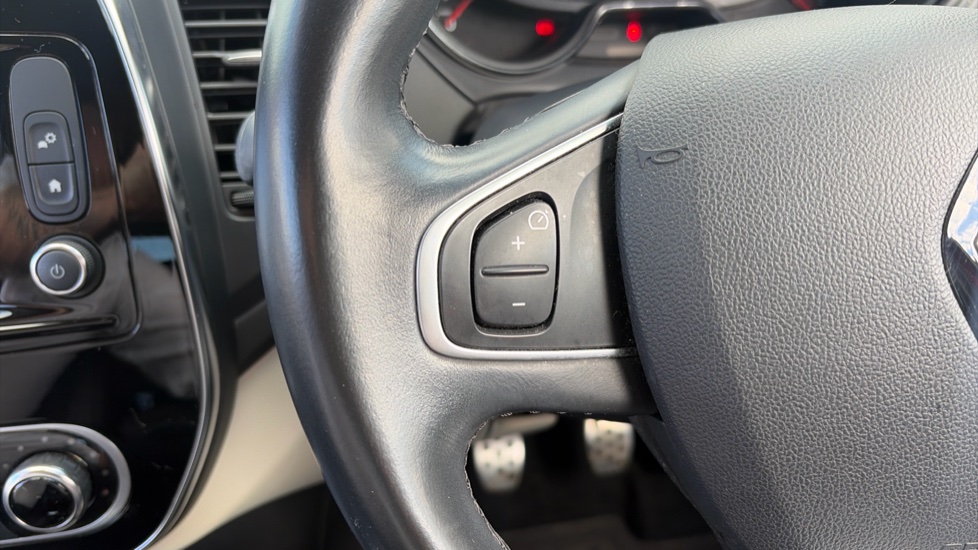Renault Captur 0.9 TCE 90 Signature X Nav 5dr Petrol Hatchback - Image 39