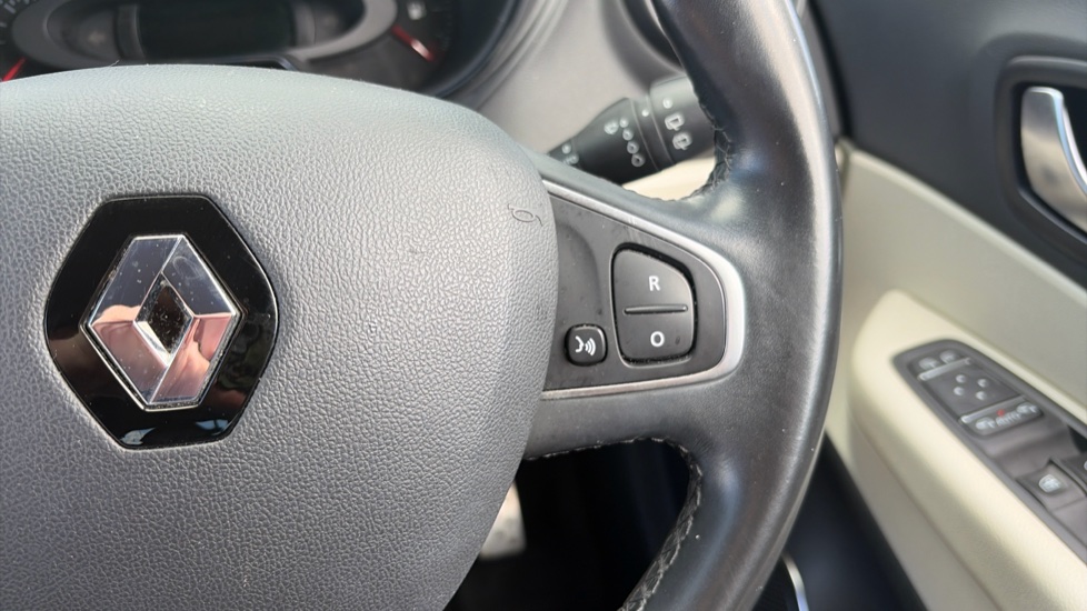 Renault Captur 0.9 TCE 90 Signature X Nav 5dr Petrol Hatchback - Image 40