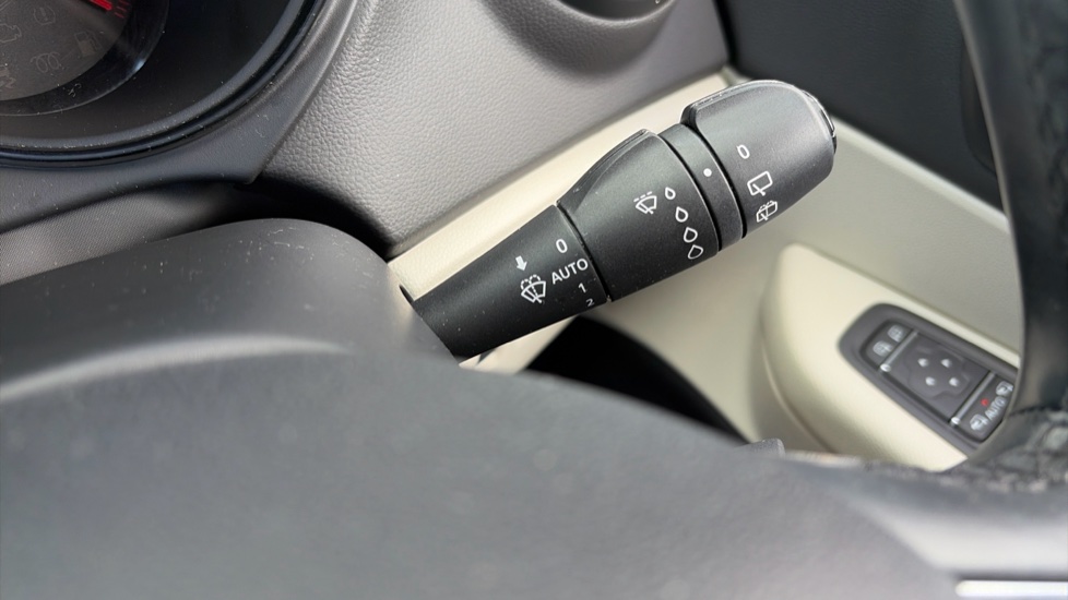 Renault Captur 0.9 TCE 90 Signature X Nav 5dr Petrol Hatchback - Image 41
