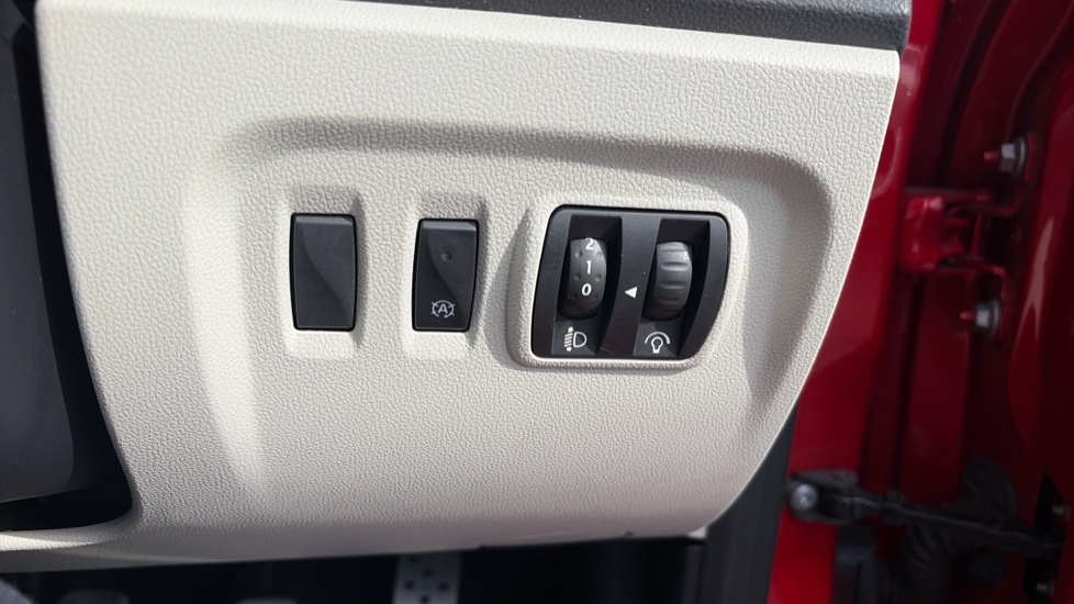 Renault Captur 0.9 TCE 90 Signature X Nav 5dr Petrol Hatchback - Image 49