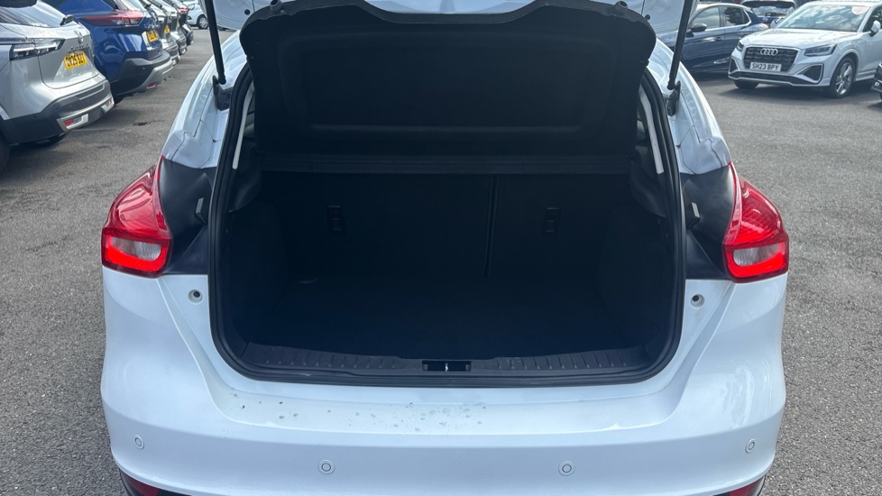 Ford Focus 1.0 EcoBoost Zetec Edition 5dr Petrol Hatchback - Image 4