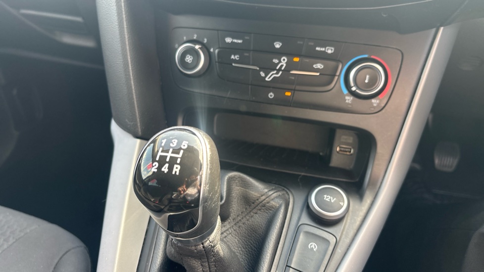 Ford Focus 1.0 EcoBoost Zetec Edition 5dr Petrol Hatchback - Image 13